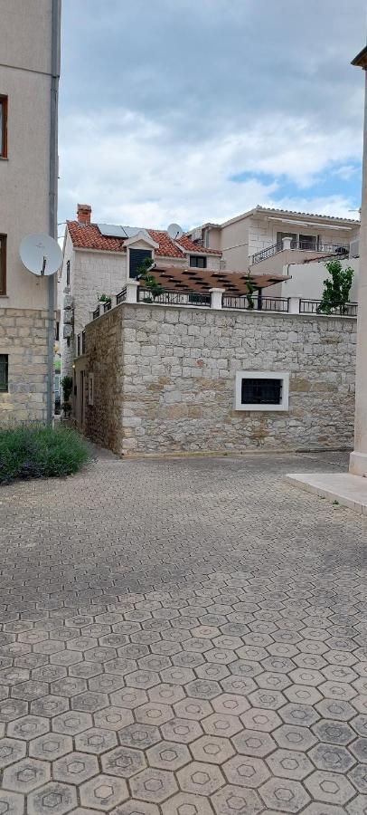 Apartments Villa Mira Kaštela Buitenkant foto