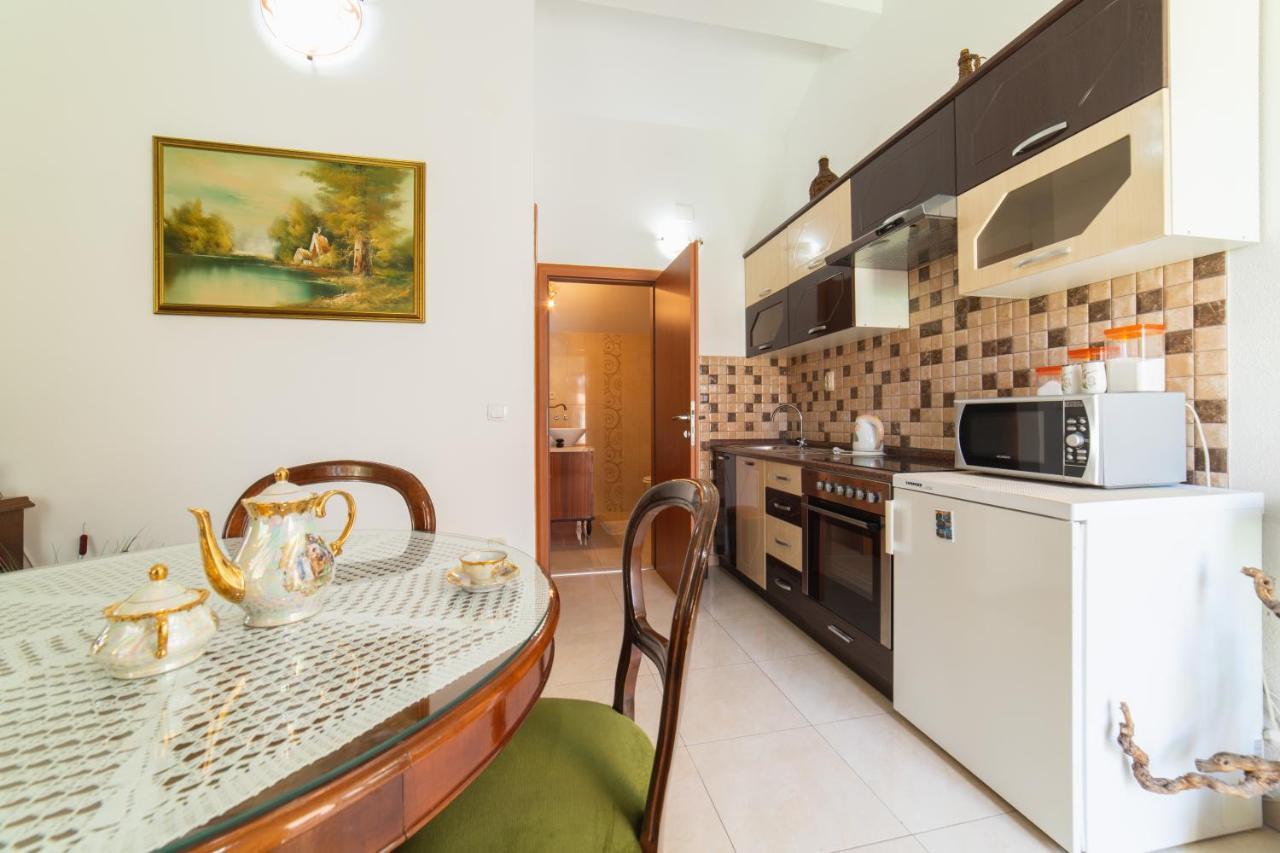 Apartments Villa Mira Kaštela Buitenkant foto