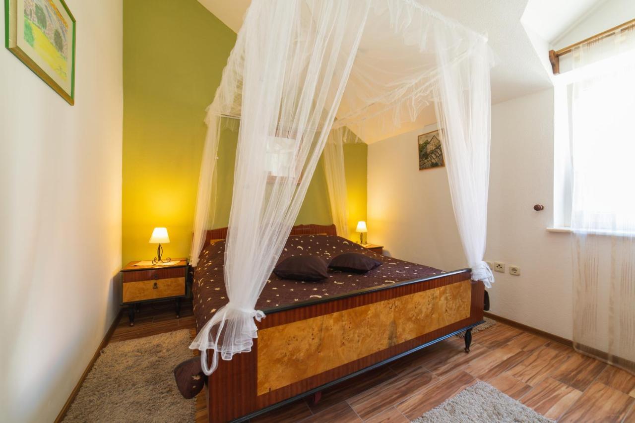 Apartments Villa Mira Kaštela Buitenkant foto