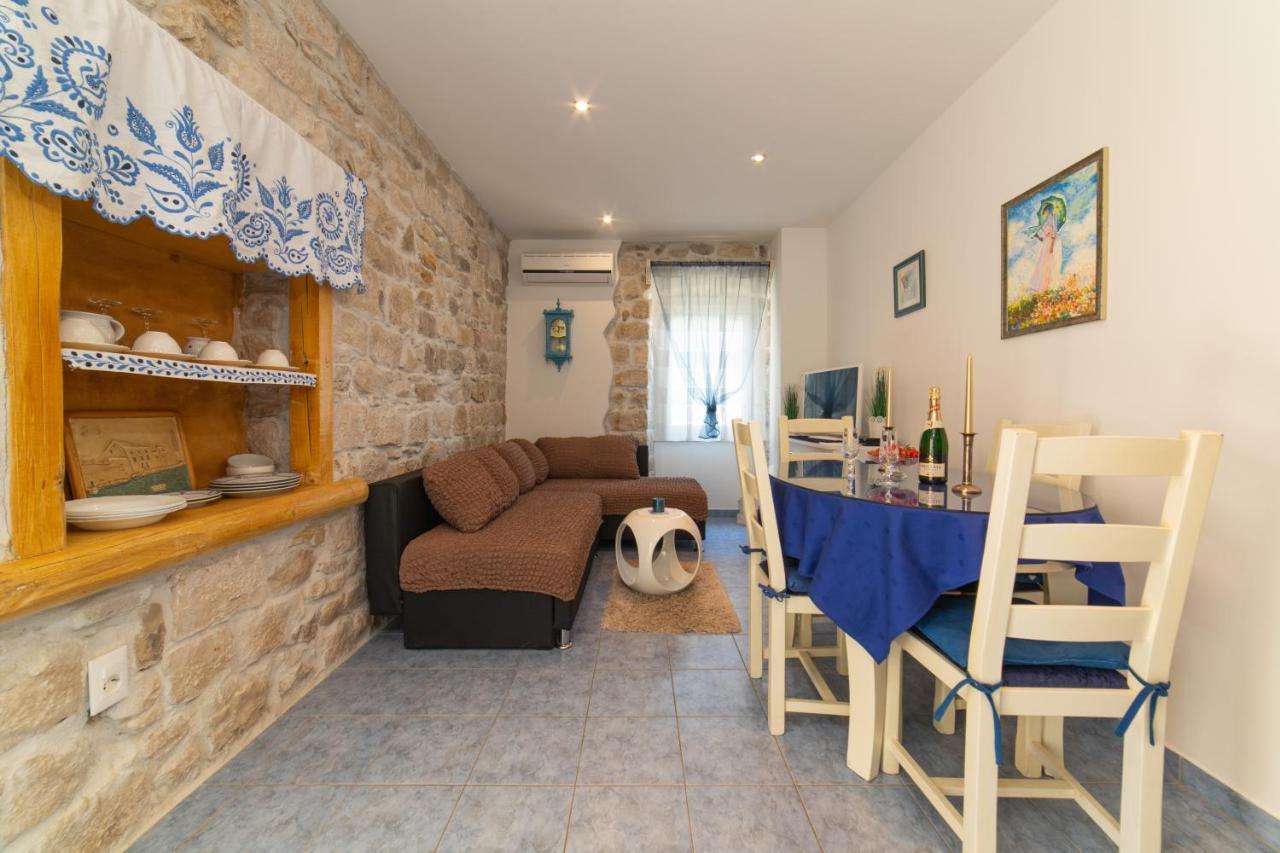 Apartments Villa Mira Kaštela Buitenkant foto