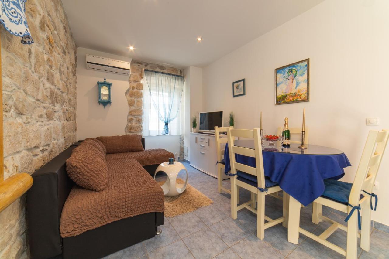 Apartments Villa Mira Kaštela Buitenkant foto