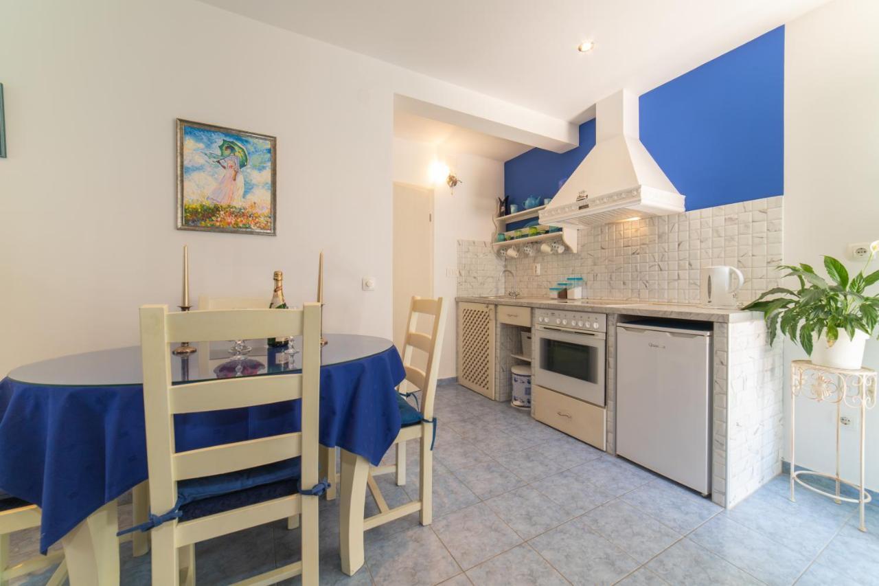 Apartments Villa Mira Kaštela Buitenkant foto