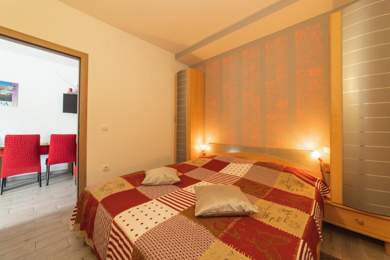 Apartments Villa Mira Kaštela Buitenkant foto